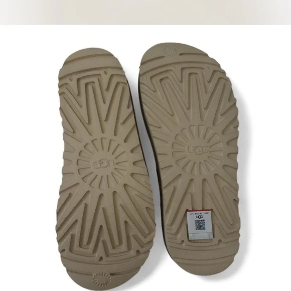 UGG Golden star Clog Shoes - Picture 2 of 6